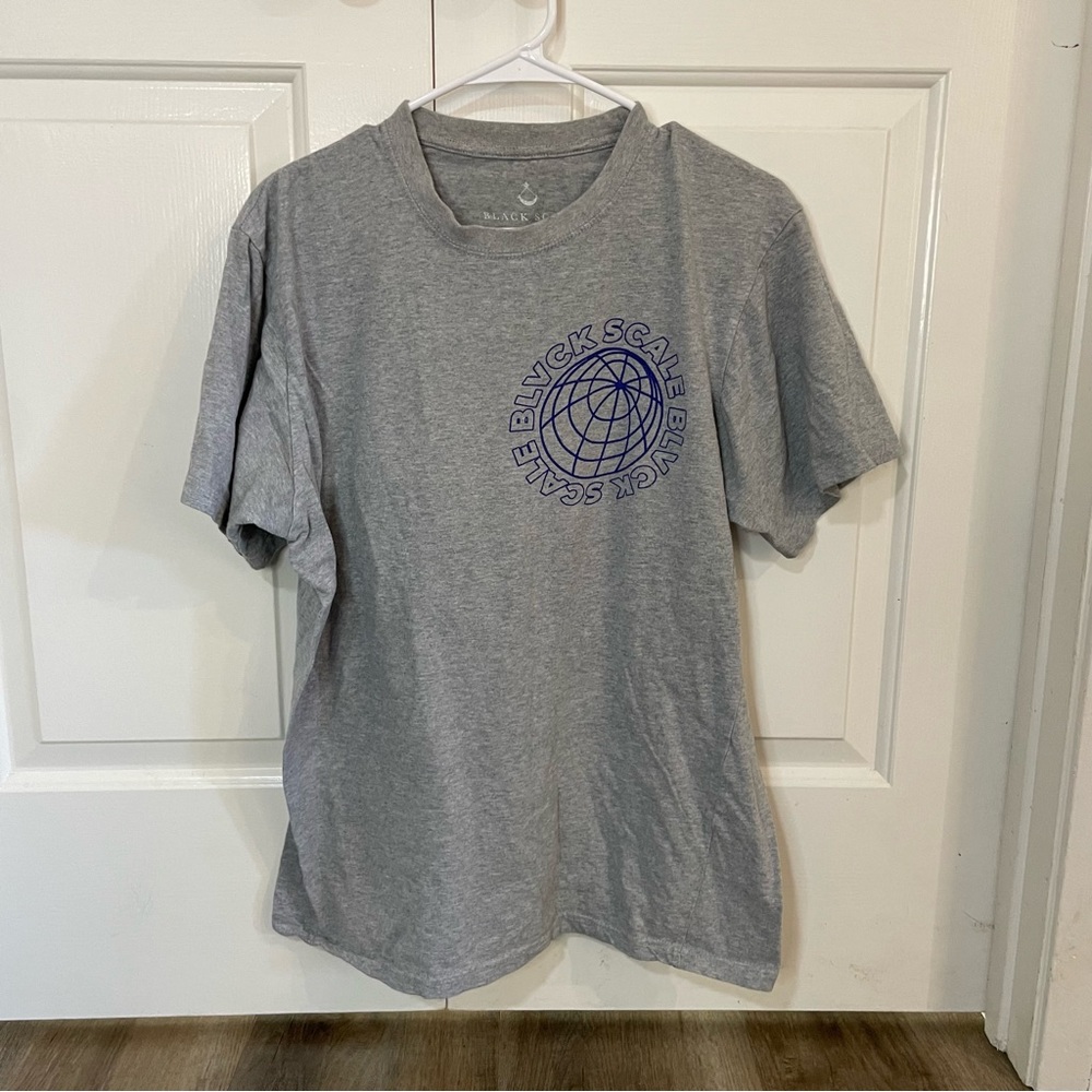 Black Scale Gray Graphic Tee Size L
